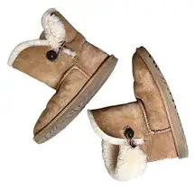 UGG Bailey Button Short Shearling Boots Booties Classic Chestnut Color - size 8