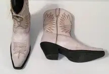 New NWT NIB Womens 7 Ariat Goldie Boot Western Distressed White Leather Short