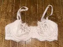 Victoria’s Secret 32C cream lacy no padding Dream Angels push-up bra
