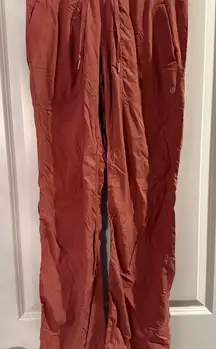 Lululemon mid-rise dance studio pant. Brier Rose. Size 6.