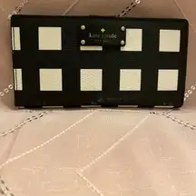 This is a very cool leather Kate spade clutch wallet