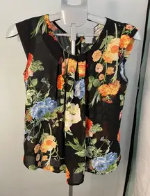 Twine and string size medium, black floral sleeveless blouse‎