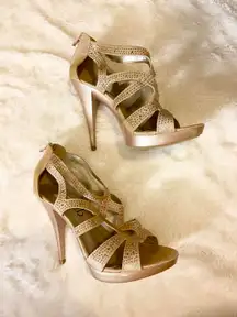 NWOT Deb champagne colored golden rhinestone heels