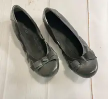 Baretraps - Women’s Black Flats - Size 6. Great condition and from a smoke free home. 
