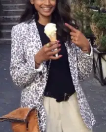 Rachel Zoe Animal Print Linen Blazer Snow Leopard Print Jacket‎ Size Medium