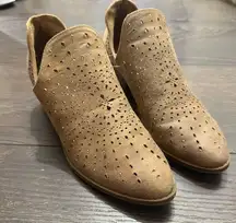 Fergalicious Fergie Women’s 6.5 Ankle Boots