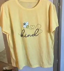 FINAL MARKDOWN Yellow ladies T-Shirt with Bee Design large