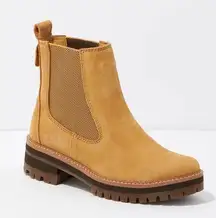Timberland Women’s Courmayeur Valley Chelsea Boot in Tan Size 10.