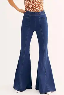 WE THE FREE Know Me Better Flare Jeans in Women's Size 27 Side Zip Flat Front