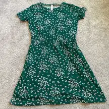 Green and white floral dress M