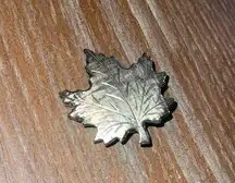 Unbranded Gold Maple Leaf Pin