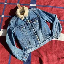 NWT Levi’s Ex-boyfriend Faux Fur Sherpa Trucker Jacket Denim Strauss 
Women’s XS