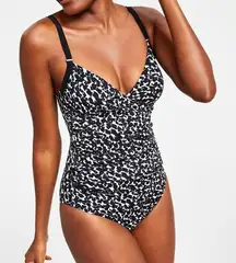 Calvin Klein $110 Women's Twist Tummy-Control One-Piece Swimsuit‎ 8 M