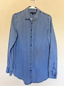 Banana Republic Blue Chambray Casual Coast Button Front Shirt Womens Medium Tall