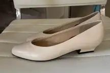 New Easy Spirit Womens Beige Leather Low Heel Pumps Shoes Size 6M