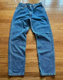 1990s Levi’s 505 RedTab Relaxed Fit Medium Wash Denim Jeans Size 34x32