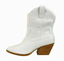 NEW Soda White Stitched Faux Leather Pointed Toe Western Cowboy Ankle Boots Sz 8