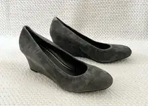 Vionic Camden Dark Grey Suede Round Toe Wedge Heel Dress Shoe 7 Like New