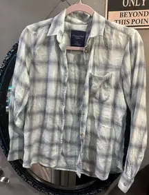 Women’s Plaid Shirt. Size small. Ae.