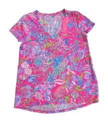 Lilly Pulitzer Etta V- Neck T-Shirt Size Medium Shell Me Something Good Womens