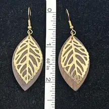 💎Wooden and gold tone lightweight leaf earrings💎