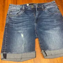 Kut  from the Kloth Catherine boyfriend denim shorts size 00