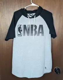 NBA Woman’d Hooded Short Sleeve Gray and White Casual Shirt Size Large