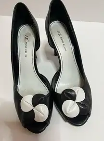 Anne Klein black 3 1/2" heel pumps with white flower trim Excellent  D'Orsay