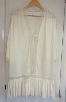 Gilead Vintage Getting Ready Bridal Robe. Size: Medium.