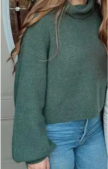 Double Zero Green Cropped Turtleneck