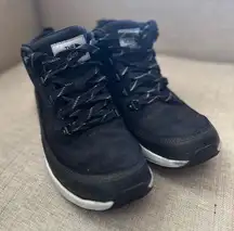 The North Face women boots size 8.5 Black Interior Fabric
