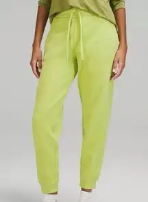 Lululemon Scuba joggers sweatpants Wasabi lime green size 6