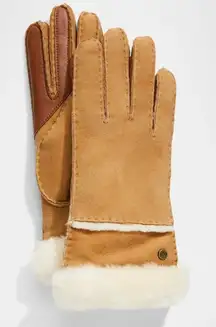 UGG $172‎ Seamed Touchscreen Shearling-Lined Gloves WOMEN'S L
