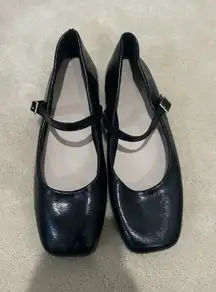 Black ballet flats 