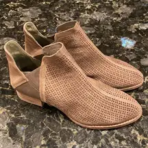 Vince Camuto Ankle boots sz. 6 Olive/Kaki