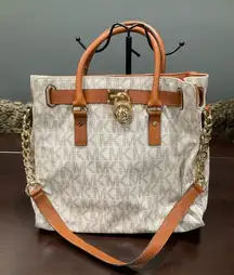 MICHAEL KORS HAMILTON LOGO TOTE WITH SHOULDER STRAP IN VANILLA