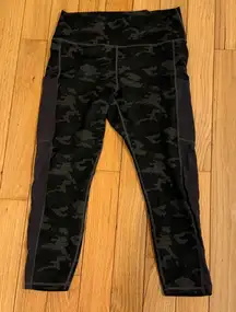 Fabletics On The Go High Waisted PowerHold Charcoal Camo Leggings Sz Medium