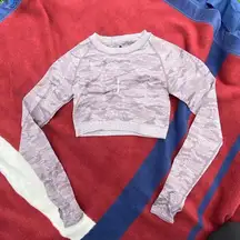 Cropped purple camo workout top 
Cosis
Women’s M