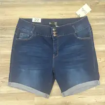 Always Friday Women's Blue Denim Shorts NWT Size 22 rise is 12