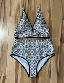 Beachsissi  Bathing Suit Set White Geo Print Longline Top High Rise Bottom Sz L