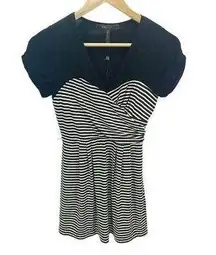 BCBG MAXAZRIA Dress Size 0 V Neck Stretch Striped Short Sleeve Crossover Front