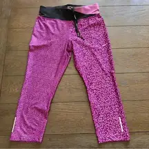 Nike Women Novelty Twisty Printed Crop Capri Tight  PURPLE Size S