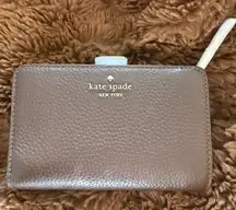 Kate Spade Lena Medium Compact Bifold Wallet – Hot Fudge Brown – NWT MSRP $179
