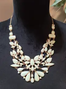 Aldo Women Green Statement Bib Necklace Gold Tone Lobster Clasp Fashion Jewelry