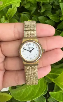 Vintage Gruen Precision Quartz Gold w/ White Face Watch - 7” (before stretch)