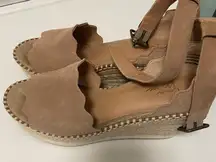Crown Vintage size 6 Tan Wedge Shoes with Ankle Strap $69