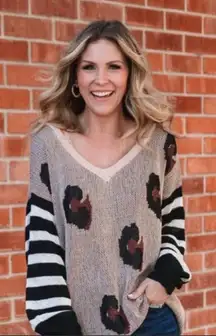 Amaryllis x Ashlee Nichols Leopard Stripe Oversized Lightweight Vneck Sweater M