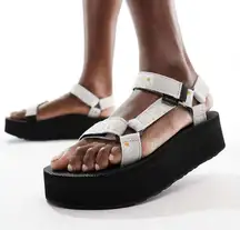Teva Universal Flatform Platform Sandals in Gloriosa Women’s 8 Grey Daisy Print