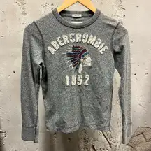 Vintage Y2K Abercrombie Gray Native American Headdress Fitted Long Sleeve Baby T