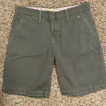 Levi’s army green long shorts size 8